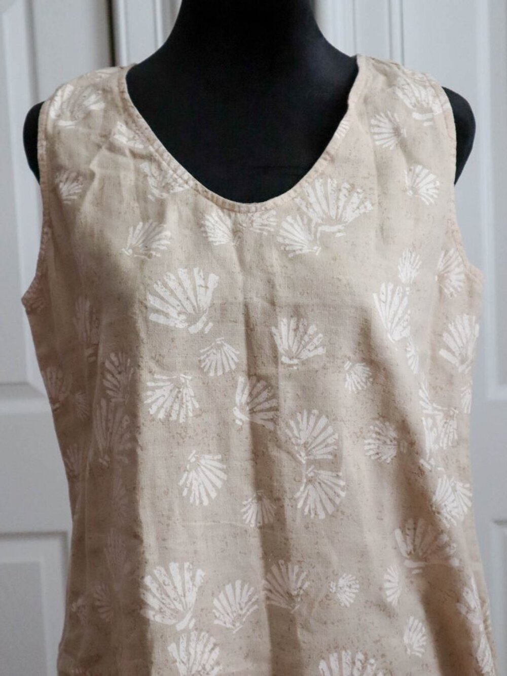 On White 100% Cotton Sleeveless Shift Dress Seashell Print Coastal Beachy Sz M - Picture 2 of 7